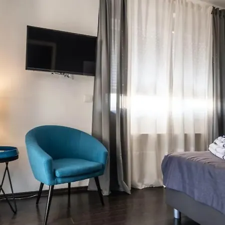 New And Modern Location Available Right Now Апартаменты Ровинь