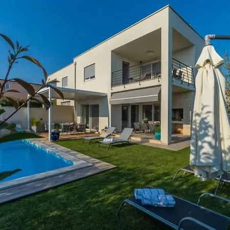 New And Modern Location Available Right Now *