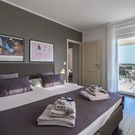 New And Modern Location Available Right Now Апартаменты Ровинь